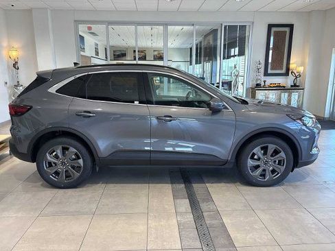 Certified 2024 Ford Escape Platinum AWD/4WD image 2