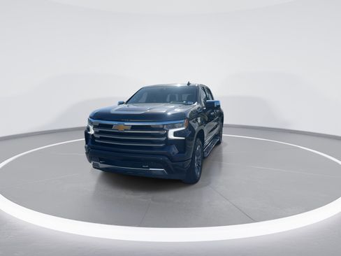 Used 2024 Chevrolet Silverado 1500 High Country w/ Technology Package image 3