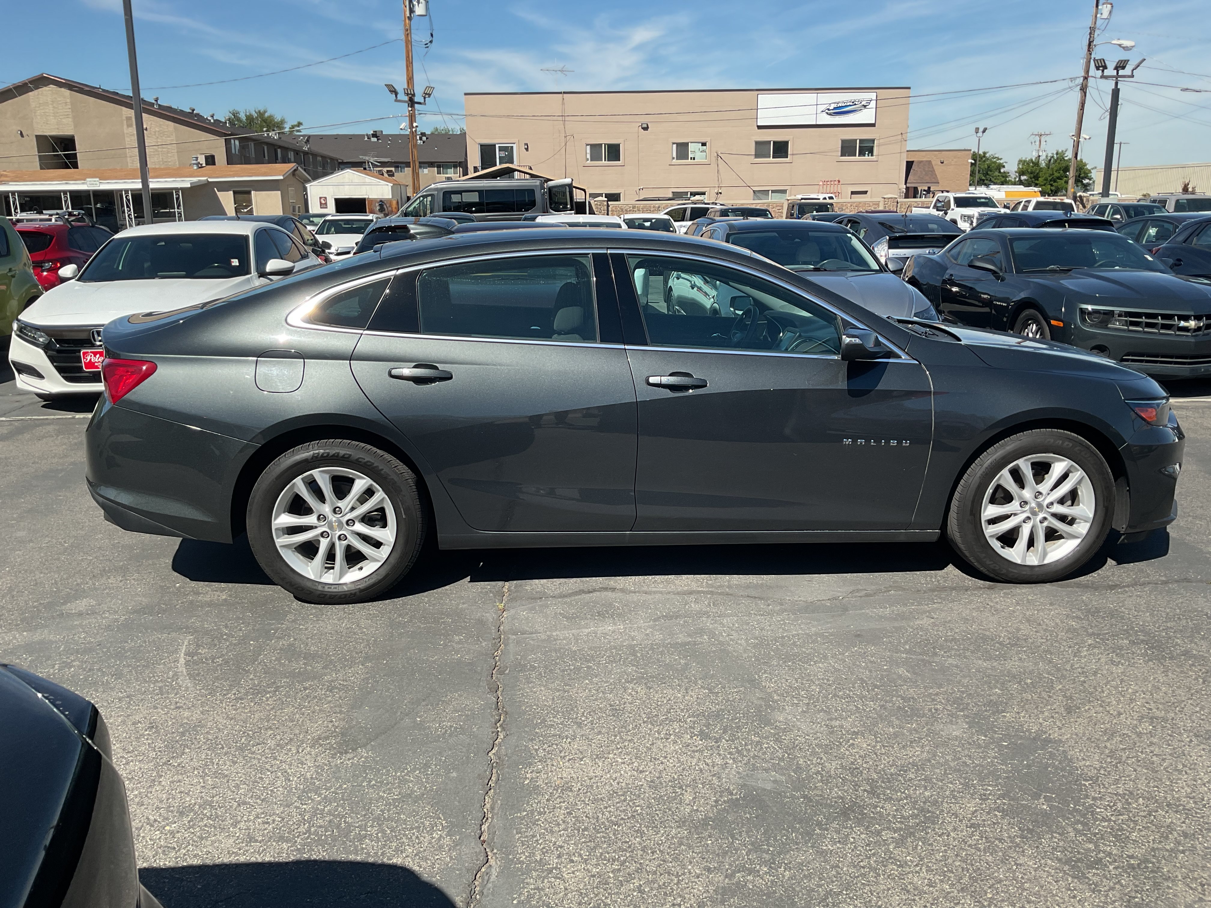 Used 2017 Chevrolet Malibu LT FWD image 4