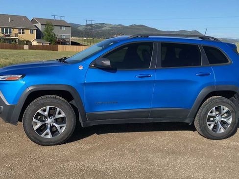 Used 2018 Jeep Cherokee Trailhawk AWD/4WD image 9