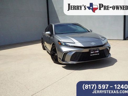 Used 2025 Toyota Camry SE w/ Multimedia Upgrade Package FWD image 6