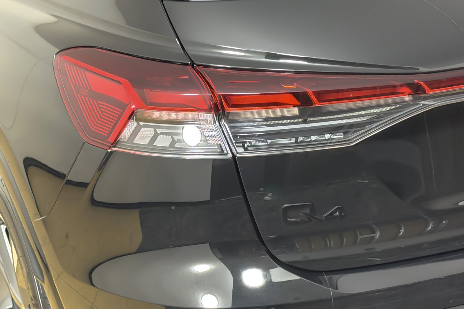Certified 2024 Audi Q4 e-tron Premium Plus w/ Premium Plus AWD/4WD image 27