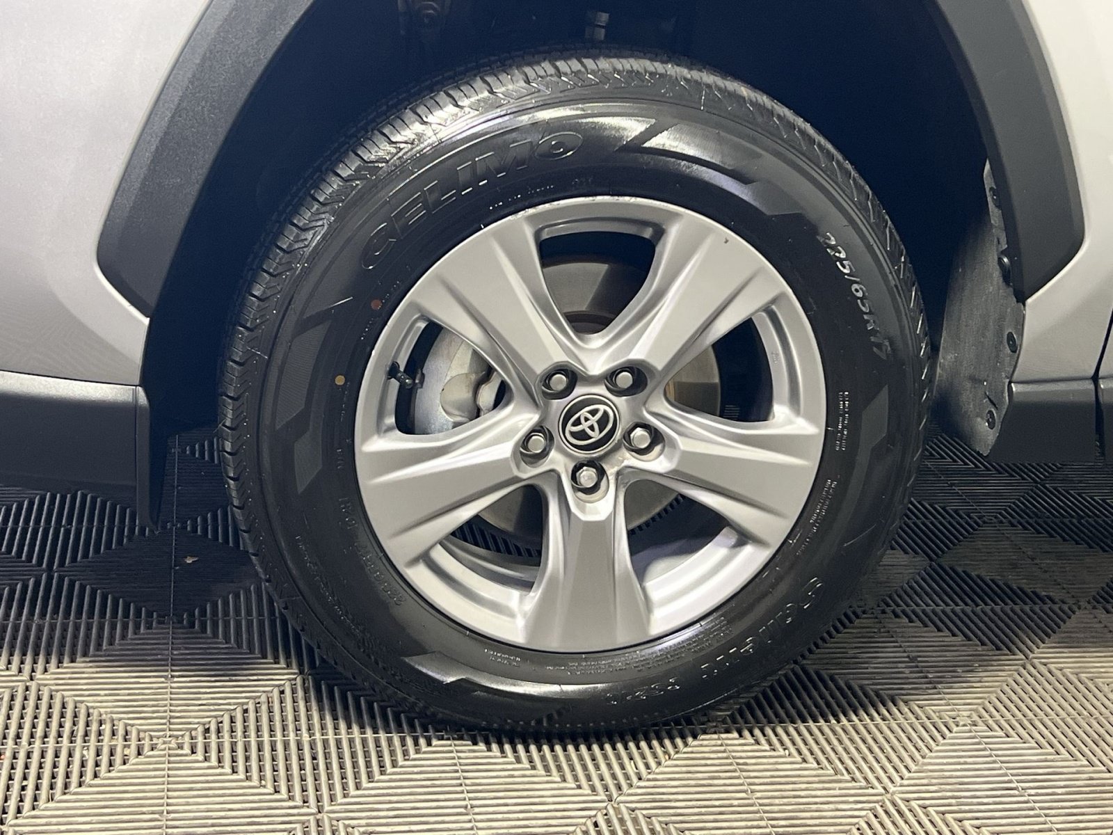 Used 2025 Toyota RAV4 XLE AWD/4WD image 12