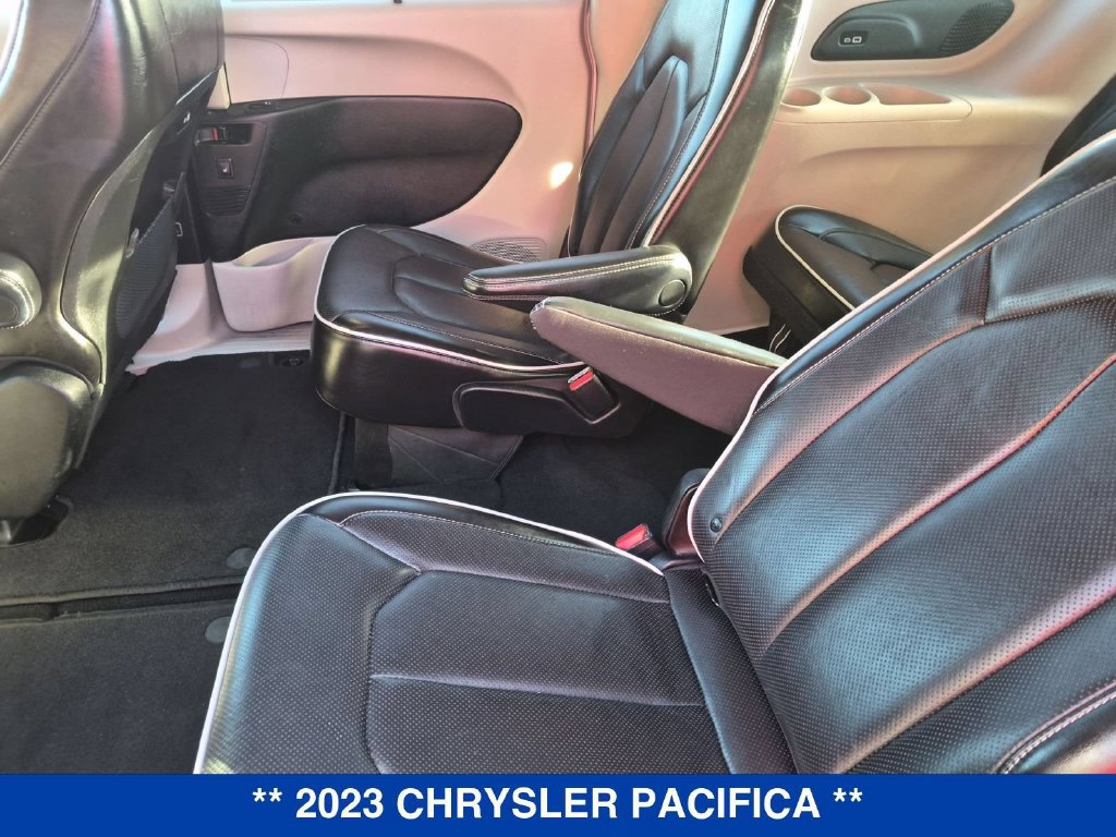 Used 2023 Chrysler Pacifica Limited FWD image 17