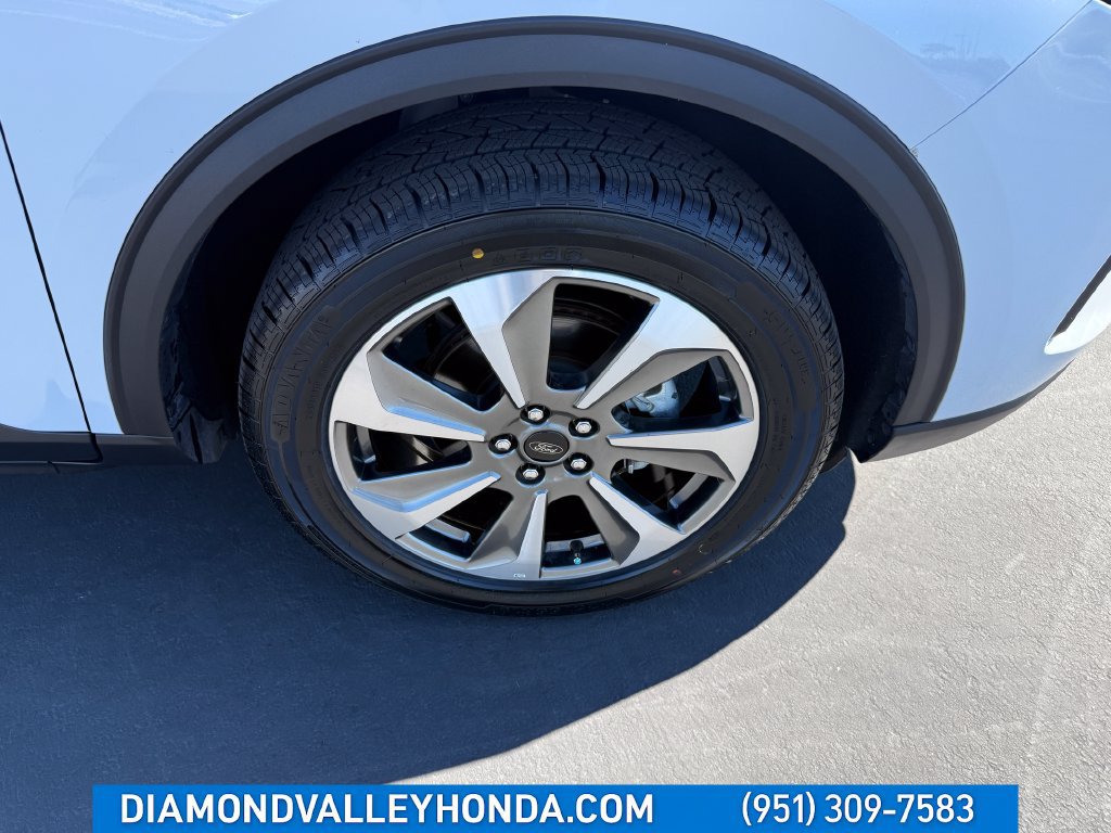 Used 2025 Ford Escape Platinum AWD/4WD image 32