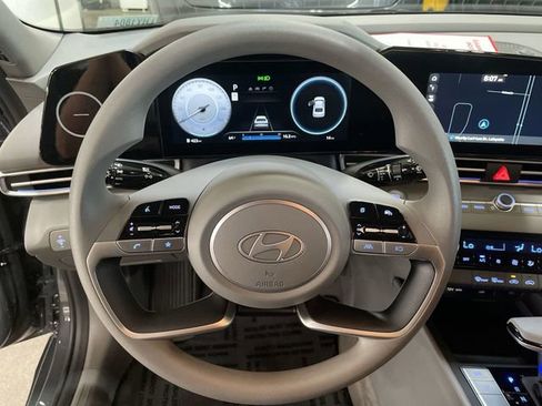 Used 2024 Hyundai Elantra SEL image 26