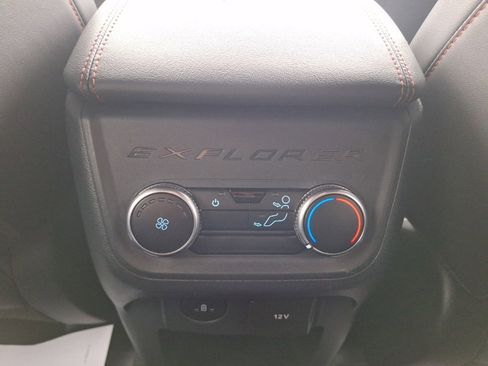 Used 2025 Ford Explorer ST-Line w/ ST-Line Street Pack image 13