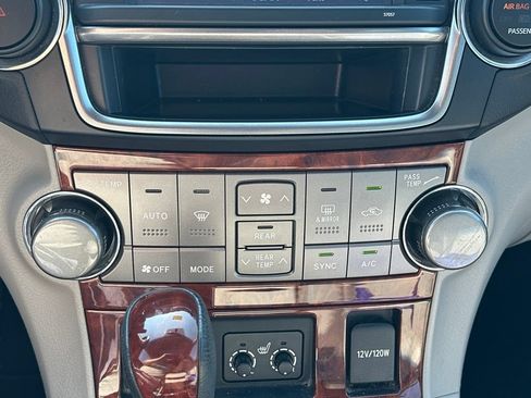Used 2013 Toyota Highlander Limited AWD/4WD image 26