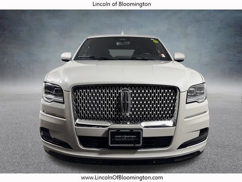 Used 2023 Lincoln Navigator Reserve AWD/4WD image 9