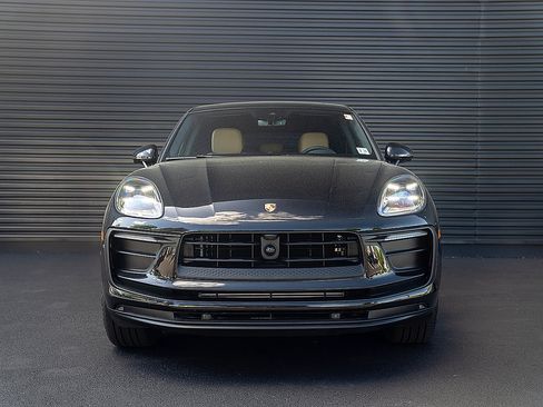 Certified 2026 Porsche Macan AWD/4WD image 26