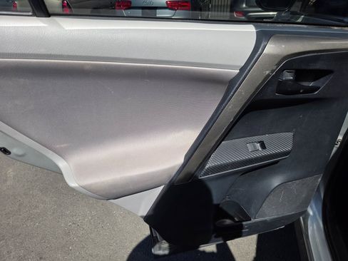 Used 2013 Toyota RAV4 LE AWD/4WD image 9