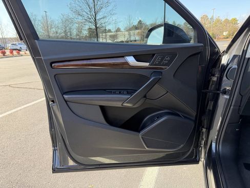 Used 2019 Audi Q5 2.0T Premium Plus w/ Premium Plus Package image 12