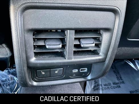 Certified 2022 Cadillac XT4 Luxury w/ Cold Weather Package image 32