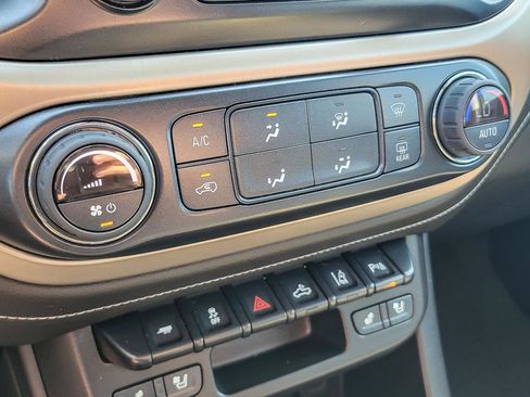 Certified 2022 GMC Canyon Denali w/ Denali Black Edition Package image 15