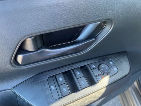 Used 2025 Nissan Kicks S image 11