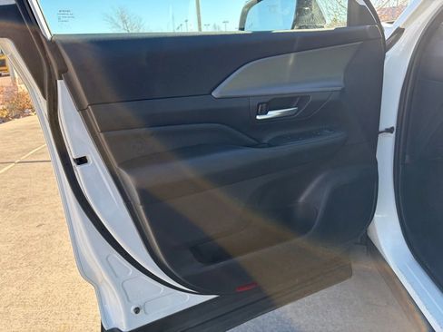 Used 2025 Toyota Grand Highlander AWD image 14