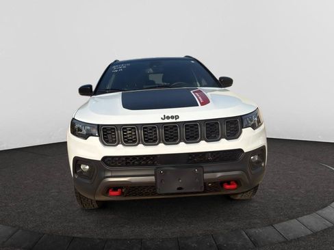 Used 2025 Jeep Compass Trailhawk AWD/4WD image 7
