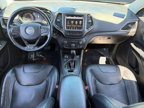 Used 2019 Jeep Cherokee Trailhawk AWD/4WD image 17