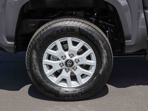 Certified 2025 Toyota Tacoma SR5 AWD/4WD image 9