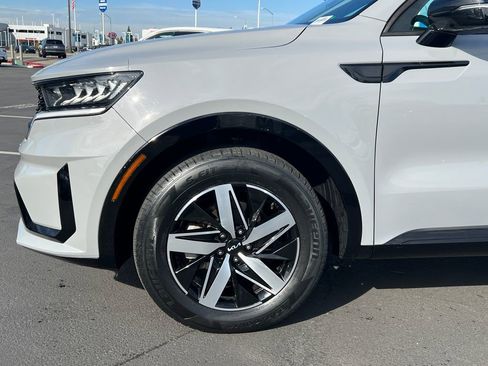 Used 2022 Kia Sorento EX w/ Panoramic Sunroof Package image 5