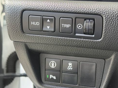 Used 2018 Honda Accord Touring image 11