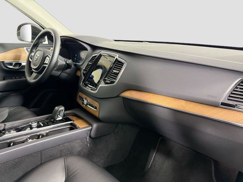 Certified 2023 Volvo XC90 B6 Plus image 31