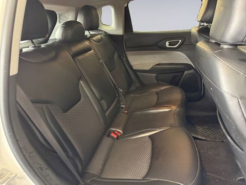 Certified 2022 Jeep Compass Latitude image 18