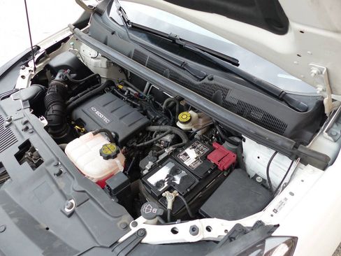 Used 2020 Chevrolet Trax LT w/ LT Convenience Package image 15