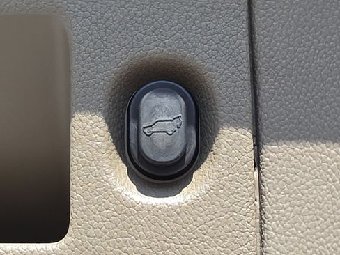 Used 2019 Chevrolet Tahoe LT RWD image 17
