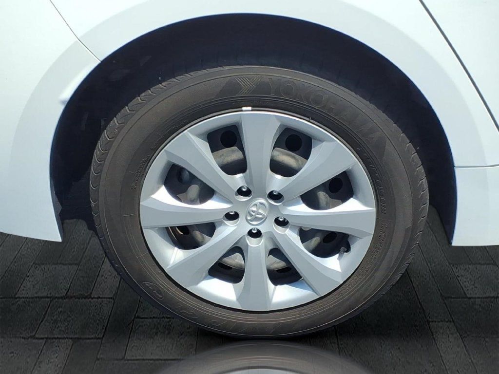 Used 2024 Toyota Corolla LE FWD image 10