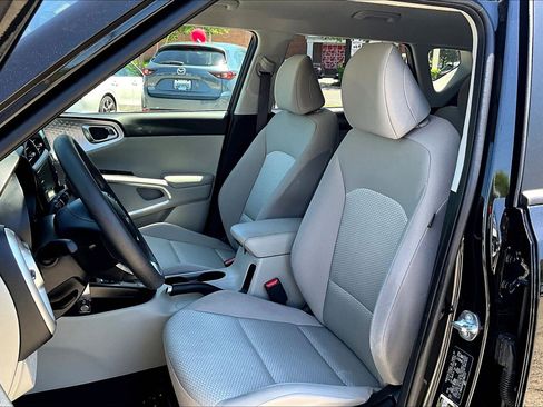 Used 2025 Kia Soul LX FWD image 25
