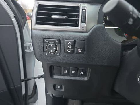 Used 2022 Lexus GX 460 Premium w/ Accessory Package image 41