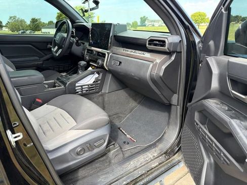 Used 2025 Toyota Tacoma TRD Off-Road w/ TRD Off Road Upgrade Package AWD/4WD image 9