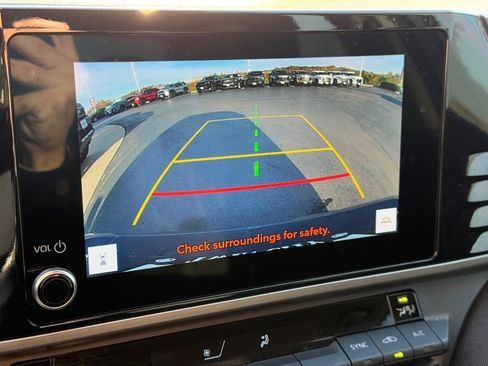 Used 2025 Toyota Camry LE image 21