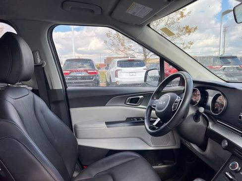 Certified 2024 Kia Carnival LX image 36