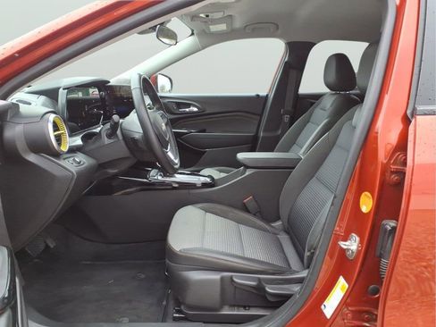 Used 2024 Chevrolet Trax LT w/ Driver Confidence Package FWD image 15