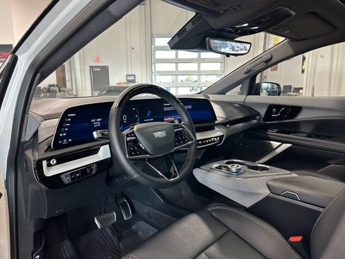 Used 2025 Cadillac Optiq Luxury 2 w/ LPO, Floor Liner Package AWD/4WD image 14