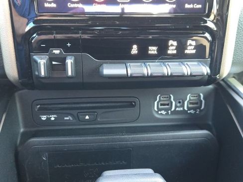 Used 2019 RAM 1500 Laramie AWD/4WD image 17