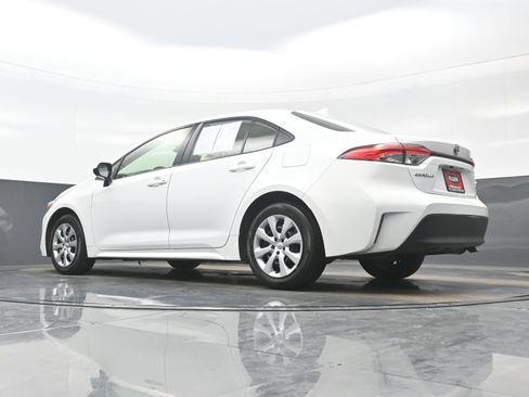 Used 2025 Toyota Corolla LE image 27