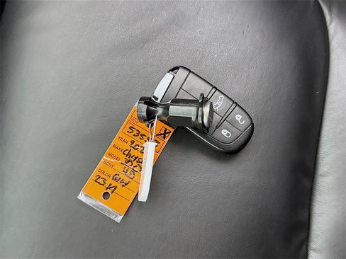 Used 2023 Chrysler 300 Touring L image 30