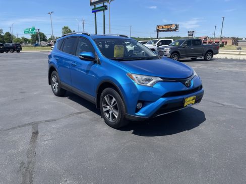 Used 2017 Toyota RAV4 XLE w/ All Weather Liner Package AWD/4WD image 2