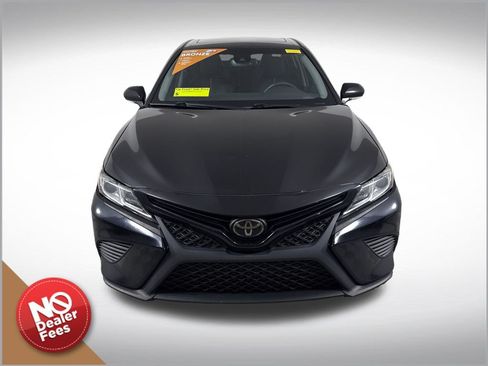 Used 2020 Toyota Camry SE w/ Convenience Package FWD image 9