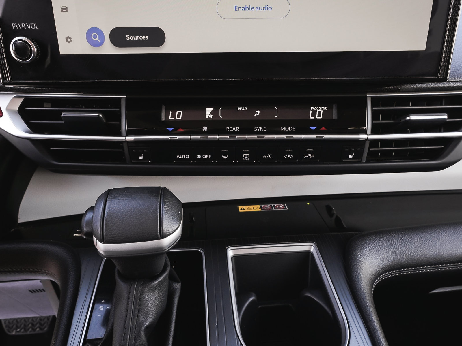 Used 2025 Toyota Sienna XLE FWD image 23