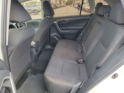 Used 2021 Toyota RAV4 LE image 15