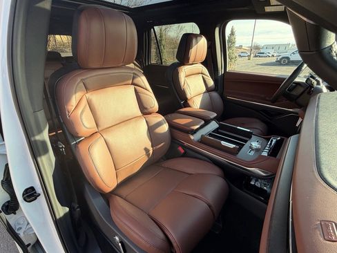 New 2026 Lincoln Navigator Reserve image 12