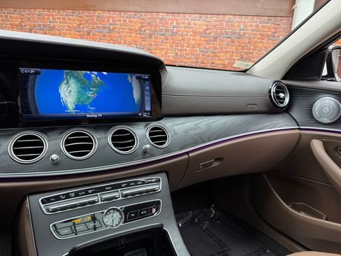 Certified 2019 Mercedes-Benz E 300 4MATIC image 18
