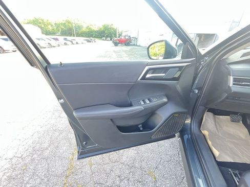 Used 2025 Mitsubishi Outlander SE FWD image 13