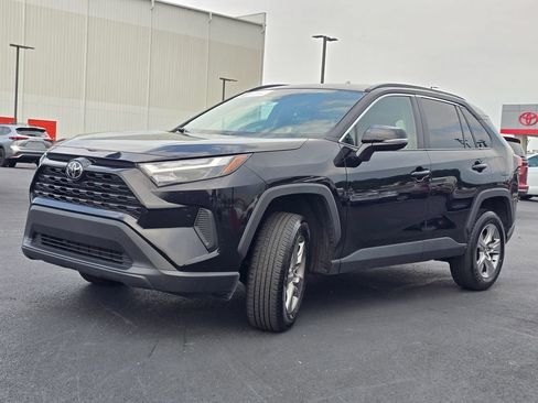 Used 2025 Toyota RAV4 XLE AWD/4WD image 4