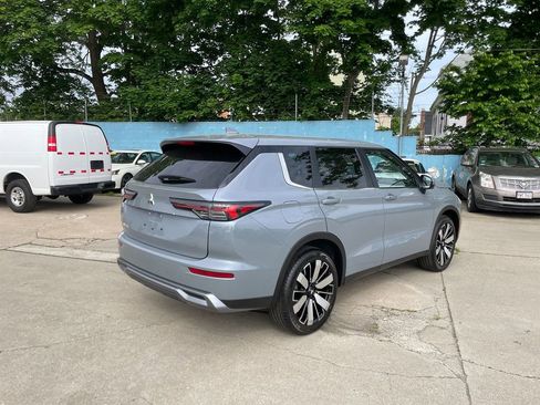 New 2026 Mitsubishi Outlander SE FWD image 5