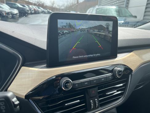 Certified 2022 Ford Escape Titanium w/ Titanium Elite Package image 19